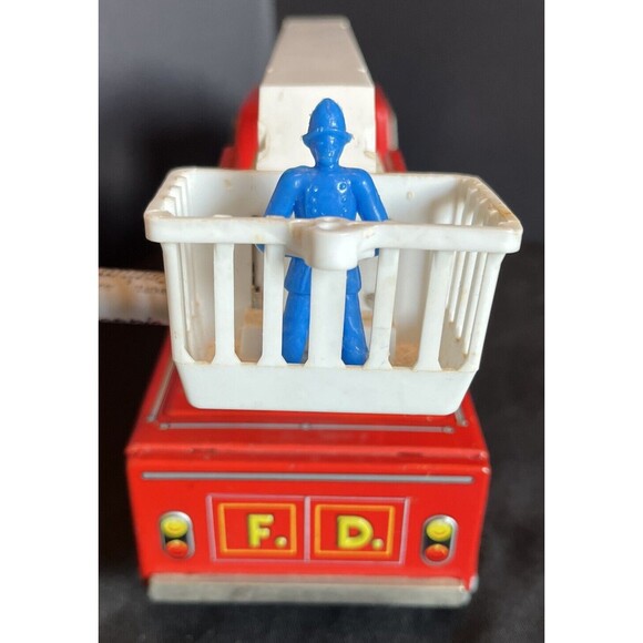 VTG Yonezawa Japan Tin Battery Operated Snorkle Fire Engine Truck Doesn’t Work - Picture 6 of 14